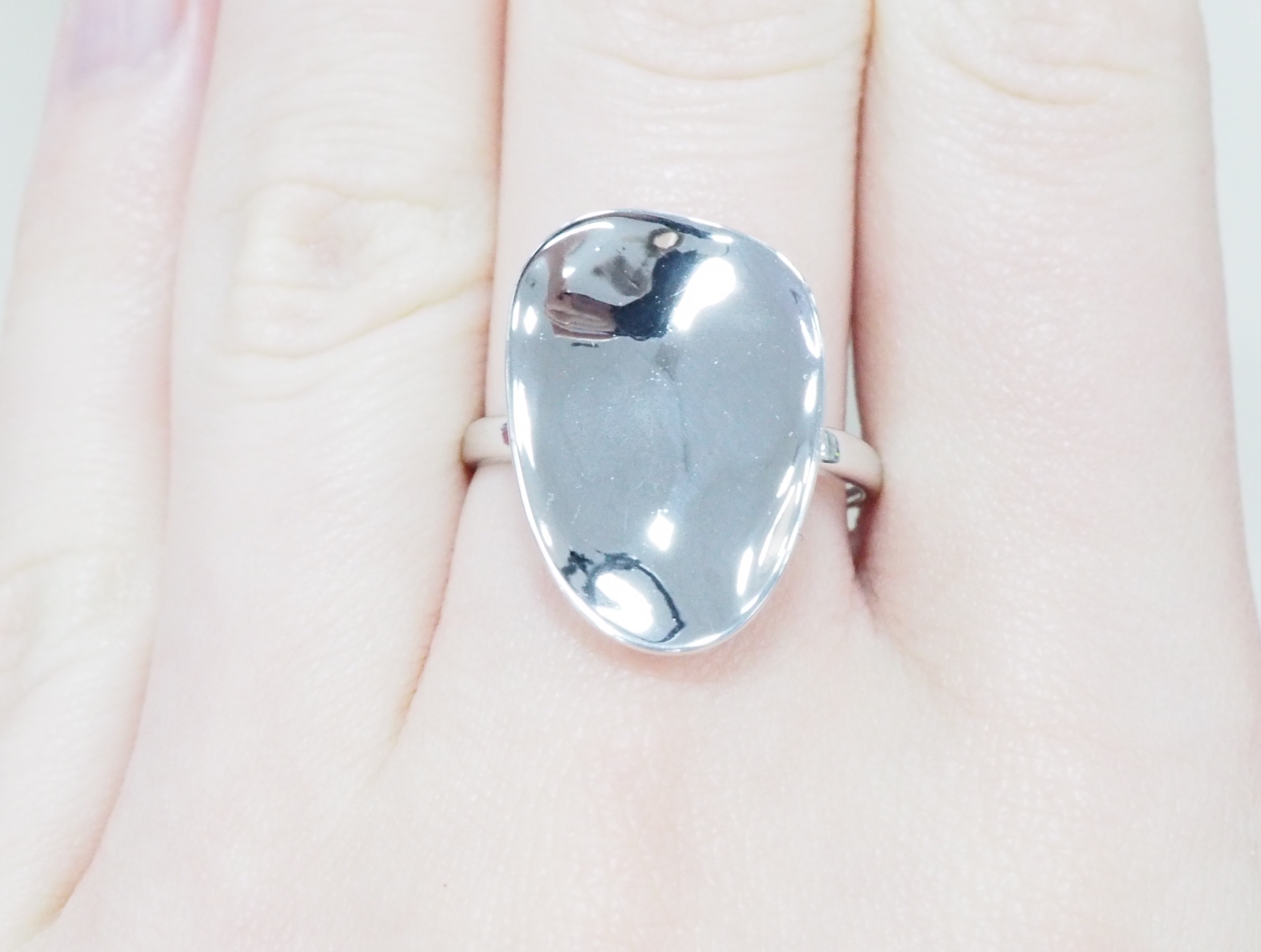 Серебряное кольцо 925 пробы;